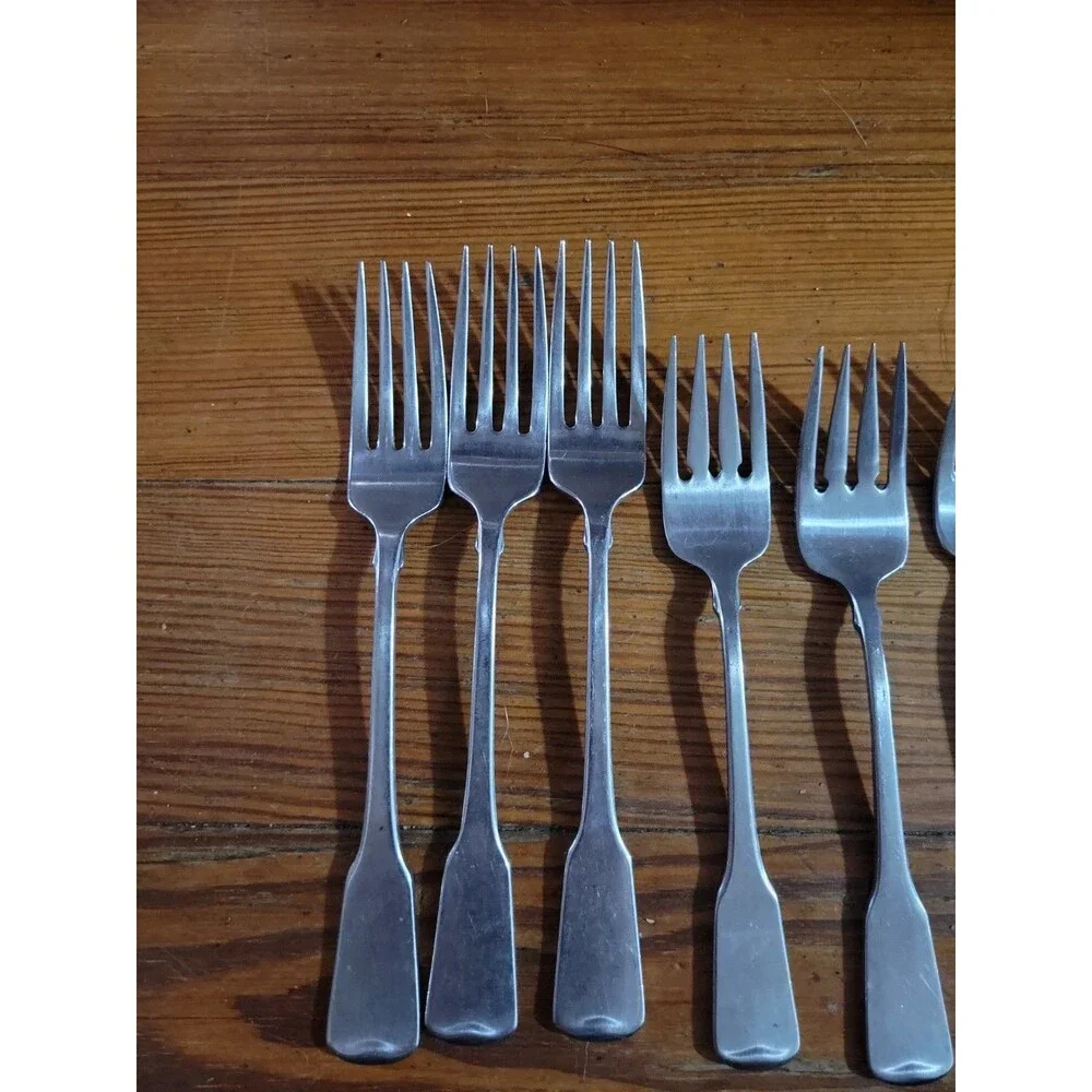Oneida Heirloom Cube Mark American Colonial 17 PC Flatware Stainless